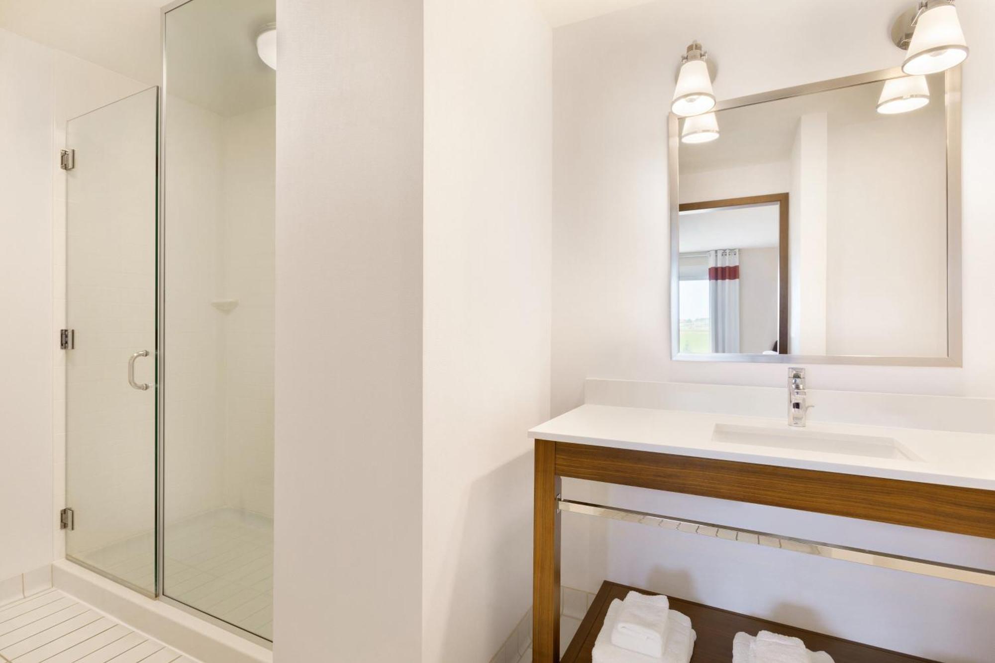 Four Points By Sheraton Fargo Medical Center Экстерьер фото