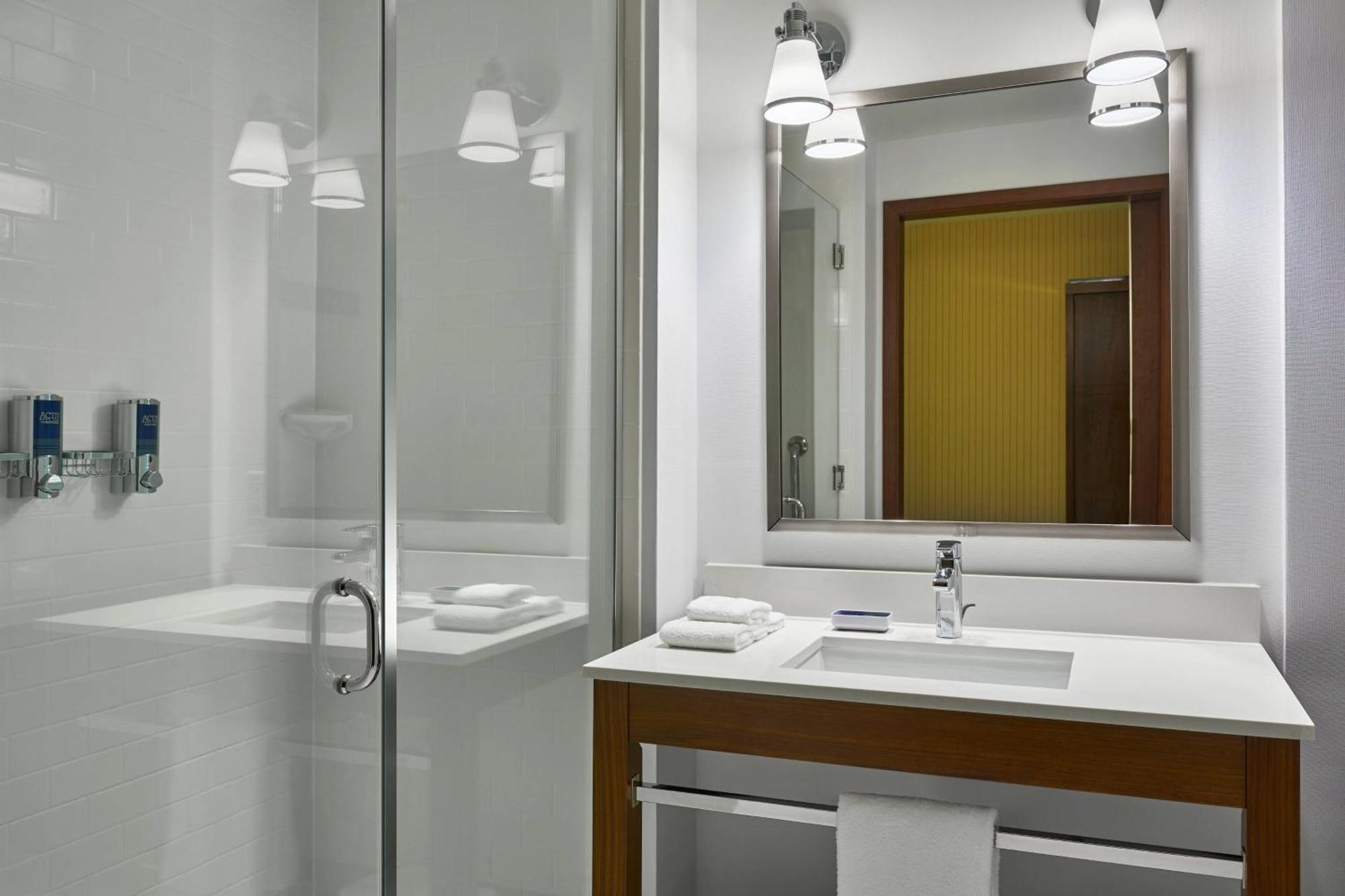 Four Points By Sheraton Fargo Medical Center Экстерьер фото
