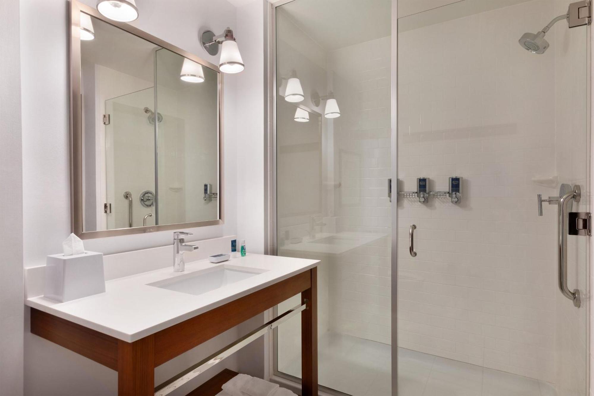 Four Points By Sheraton Fargo Medical Center Экстерьер фото